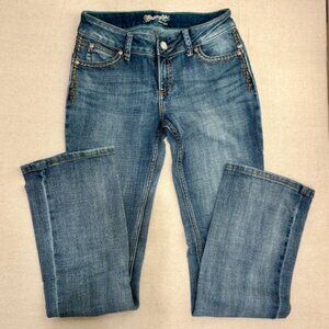 Women's Wrangler Boot Cut Jeans with a Low-Rise, Retro Twist, size 5/6 x 34